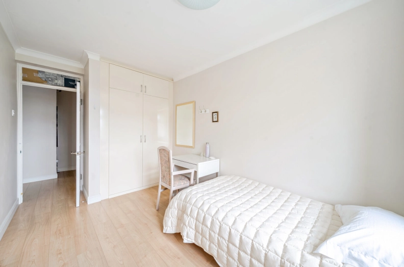 2 bedrooms apartments/flats to sale in Shepherds Hill, London-image 12