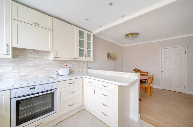 2 bedrooms apartments/flats to sale in Shepherds Hill, London-image 23