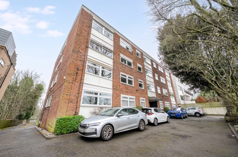 2 bedrooms apartments/flats to sale in Shepherds Hill, London-image 1