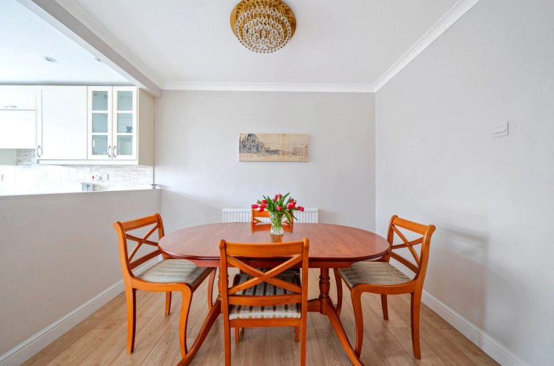 2 bedrooms apartments/flats to sale in Shepherds Hill, London-image 3