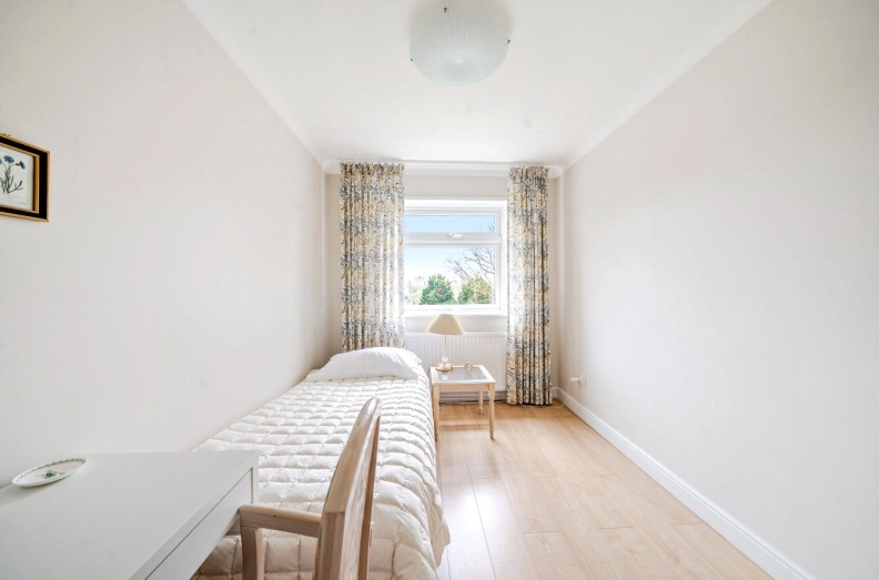 2 bedrooms apartments/flats to sale in Shepherds Hill, London-image 15