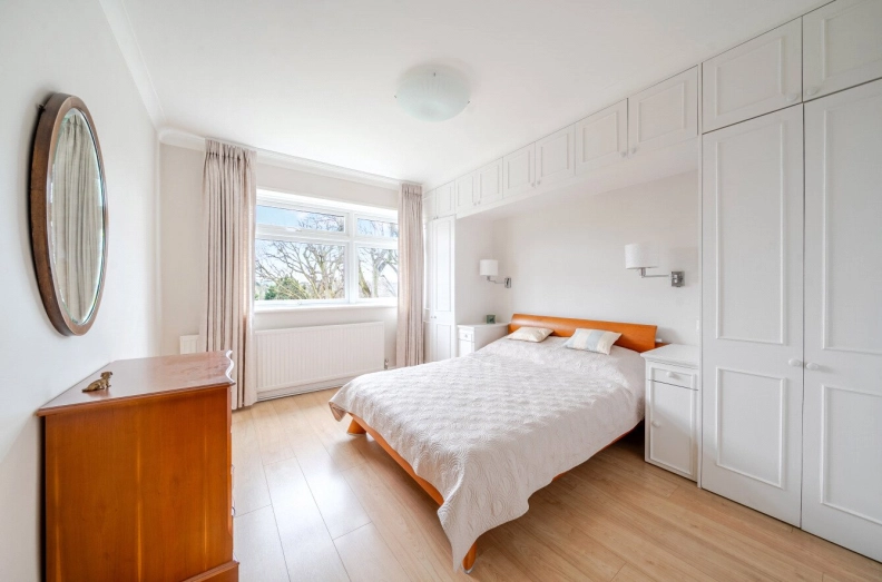 2 bedrooms apartments/flats to sale in Shepherds Hill, London-image 6