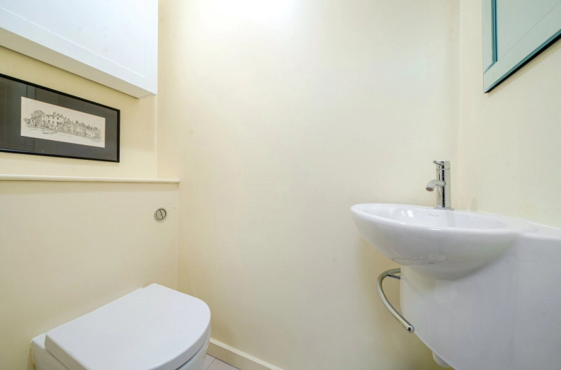 2 bedrooms apartments/flats to sale in Shepherds Hill, London-image 19