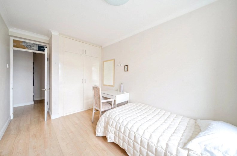 2 bedrooms apartments/flats to sale in Shepherds Hill, London-image 11