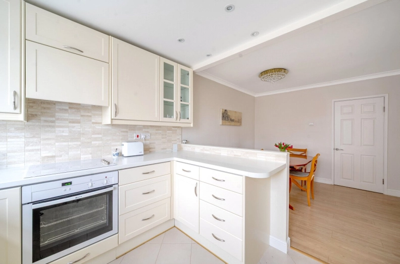 2 bedrooms apartments/flats to sale in Shepherds Hill, London-image 13