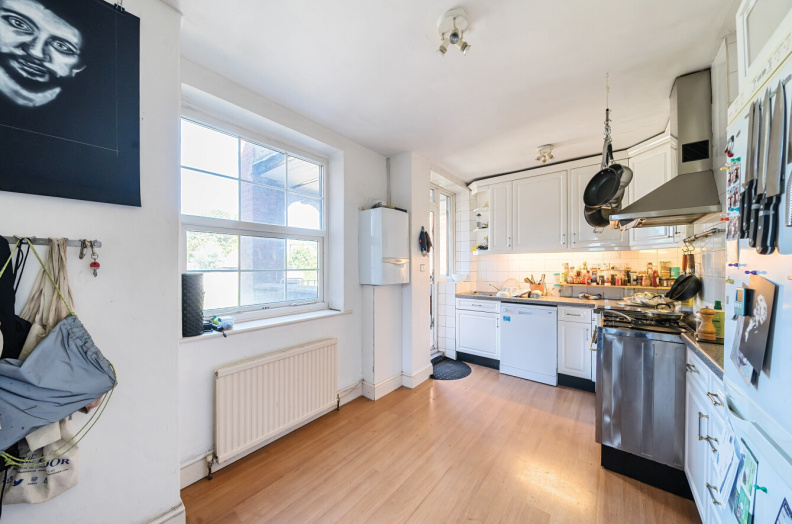 3 bedrooms apartments/flats to sale in Aylmer Road, East Finchley-image 5