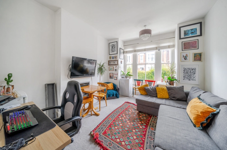 1 bedroom apartments/flats to sale in Waterlow Road, London-image 2