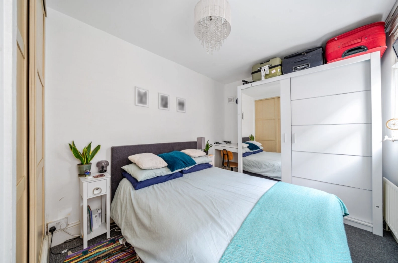 1 bedroom apartments/flats to sale in Waterlow Road, London-image 4