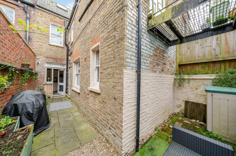 1 bedroom apartments/flats to sale in Waterlow Road, London-image 7