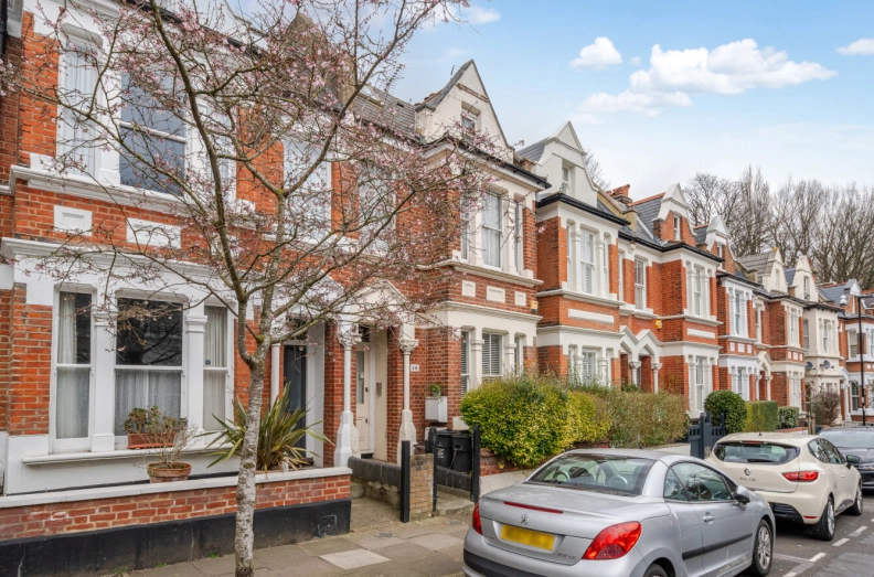 1 bedroom apartments/flats to sale in Waterlow Road, London-image 1