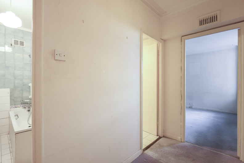 Studio apartments/flats to sale in Edgware Road, Paddington-image 9