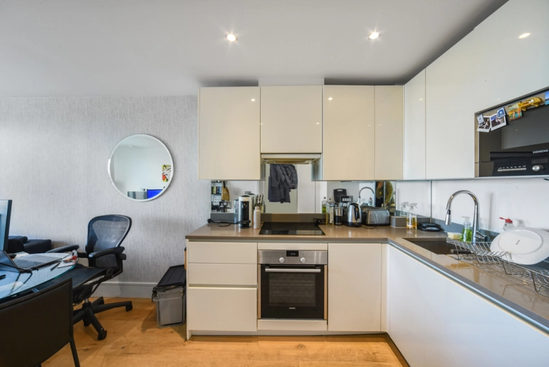 1 bedroom apartments/flats to sale in St. Luke's Avenue, Clapham-image 5