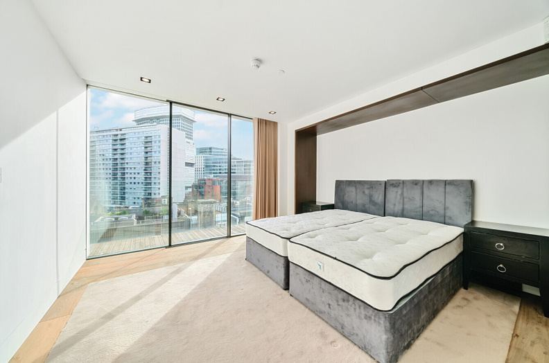 3 bedrooms apartments/flats to sale in Buckingham Gate, Westminster-image 6