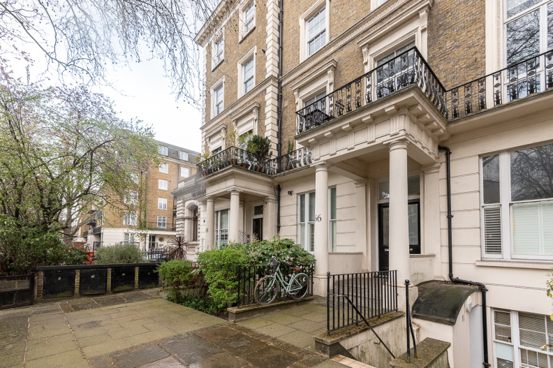 1 bedroom apartments/flats to sale in Gloucester Gardens, Paddington-image 1