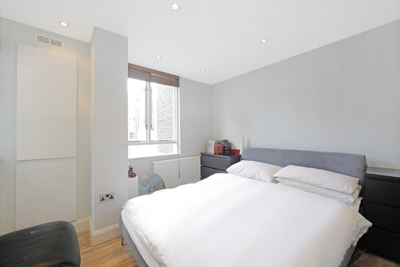 1 bedroom apartments/flats to sale in Gloucester Gardens, Paddington-image 5