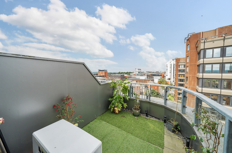 2 bedrooms apartments/flats to sale in High Street, Bromley-image 8