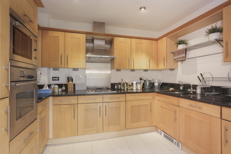 2 bedrooms apartments/flats to sale in Beckford Close, Warwick Road-image 5