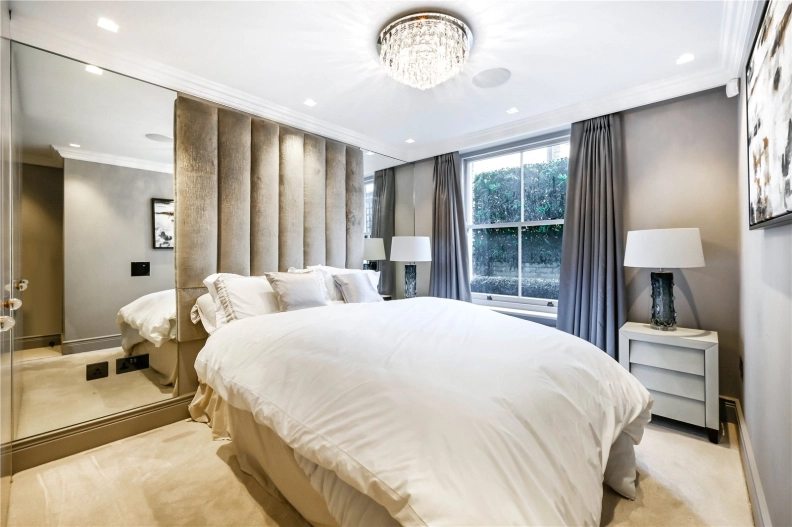 3 bedrooms apartments/flats to sale in Queen's Gate Place, Kensington-image 4