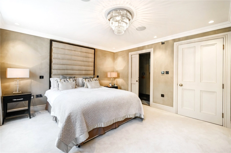 3 bedrooms apartments/flats to sale in Queen's Gate Place, Kensington-image 5