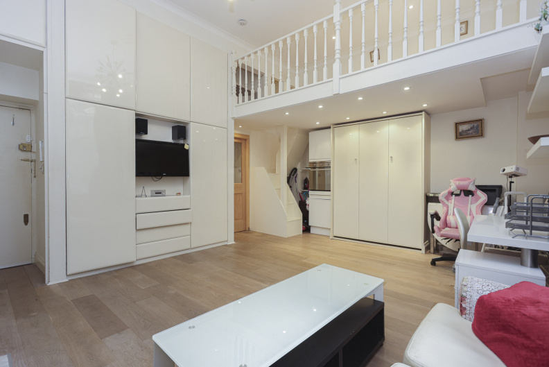 Studio apartments/flats to sale in Queen's Gate, South Kensington-image 2