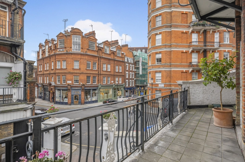 1 bedroom apartments/flats to sale in Kensington Court Mews, Kensington-image 2