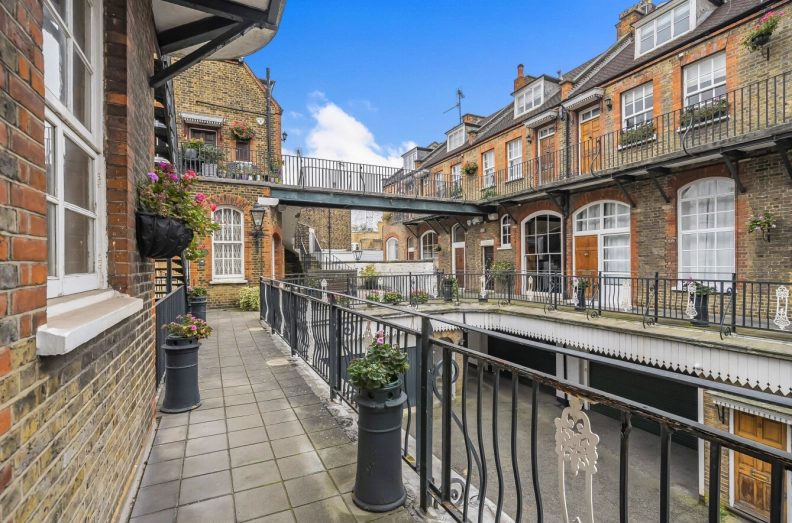 1 bedroom apartments/flats to sale in Kensington Court Mews, Kensington-image 8