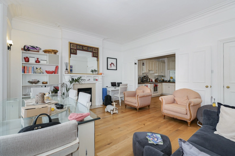 3 bedrooms apartments/flats to sale in Abingdon Road, Kensington-image 9