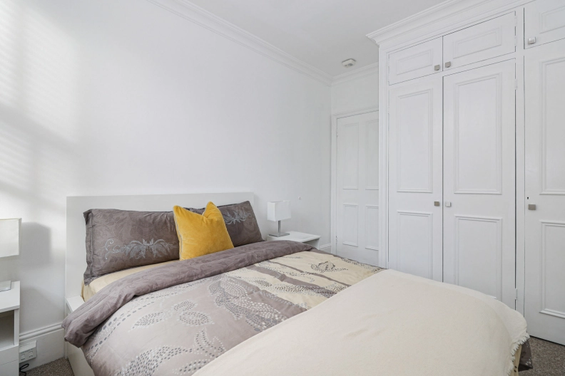 3 bedrooms apartments/flats to sale in Abingdon Road, Kensington-image 4