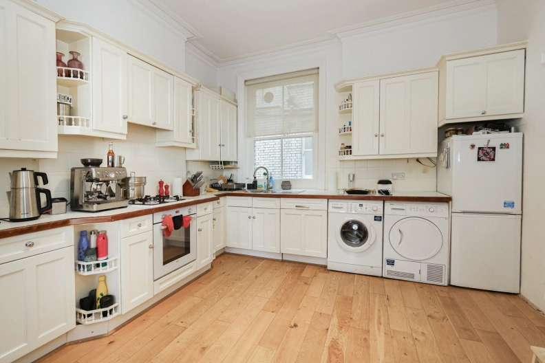 3 bedrooms apartments/flats to sale in Abingdon Road, Kensington-image 3