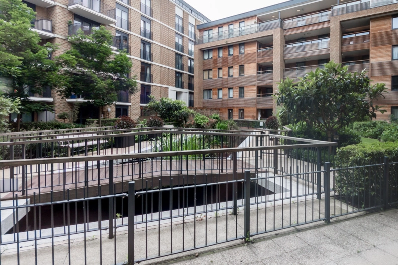 1 bedroom apartments/flats to sale in Albatross Way, Rotherhithe-image 4