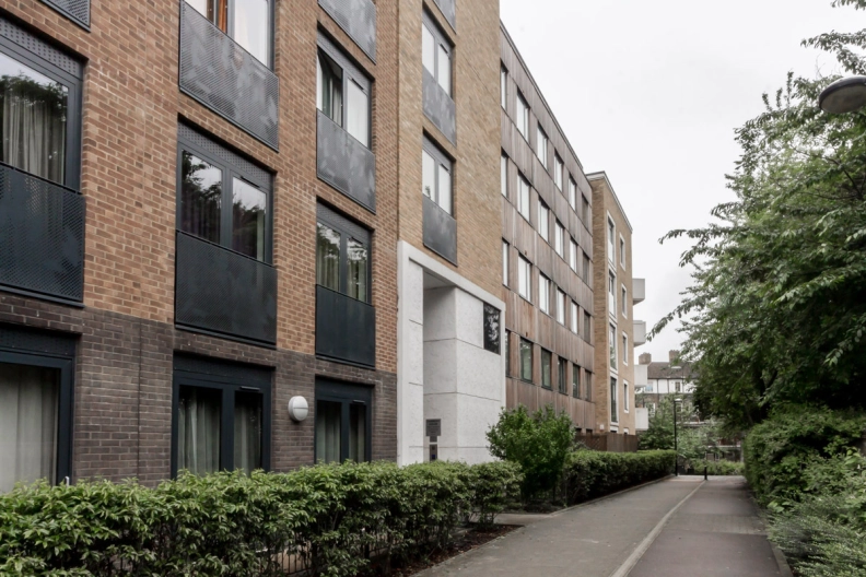 1 bedroom apartments/flats to sale in Albatross Way, Rotherhithe-image 1