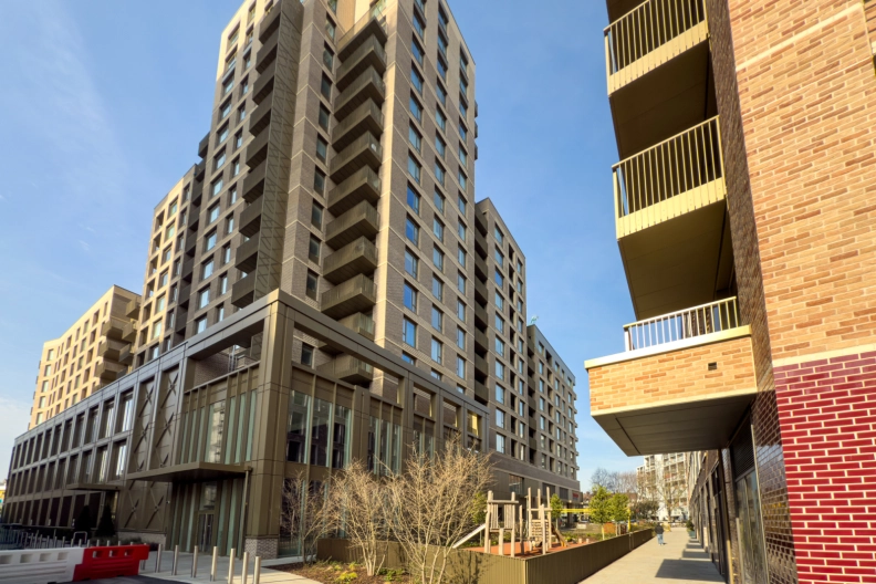 2 bedrooms apartments/flats to sale in Gasholder Place, Kennington-image 2