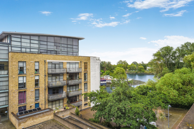 1 bedroom apartments/flats to sale in Ferry Lane, Brentford-image 1