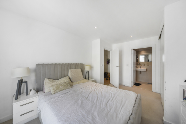 2 bedrooms apartments/flats to sale in Pump House Crescent, Brentford-image 4