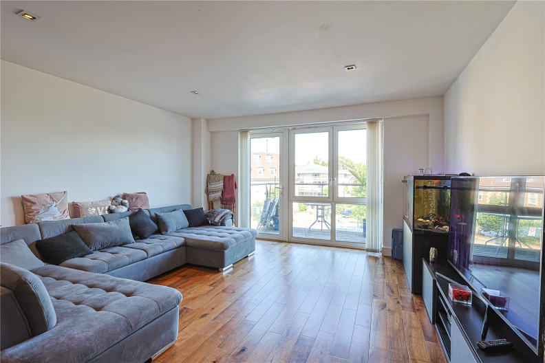 2 bedrooms apartments/flats to sale in Kew Bridge Road, Brentford-image 2