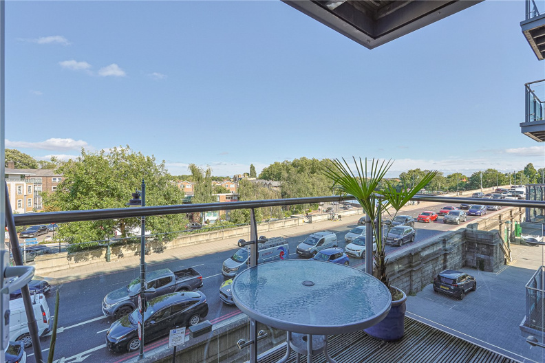 2 bedrooms apartments/flats to sale in Kew Bridge Road, Brentford-image 7