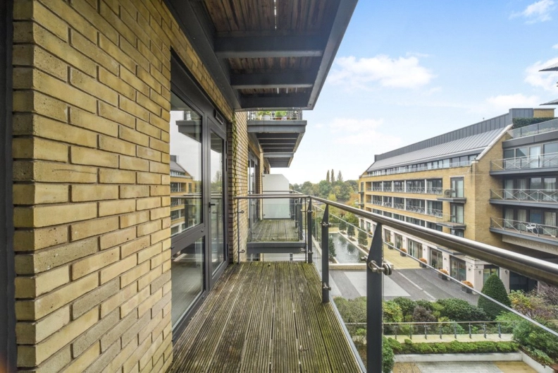 2 bedrooms apartments/flats to sale in Kew Bridge Road, Brentford-image 7