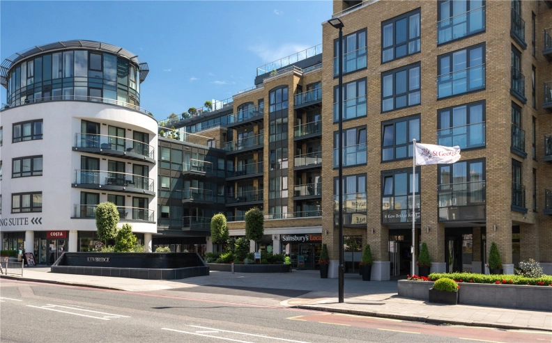 2 bedrooms apartments/flats to sale in Kew Bridge Road, Brentford-image 8