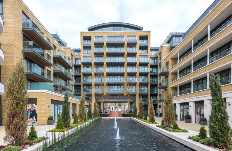 2 bedrooms apartments/flats to sale in Kew Bridge Road, Brentford-image 1