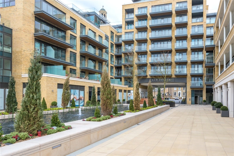 2 bedrooms apartments/flats to sale in Kew Bridge Road, Brentford-image 17