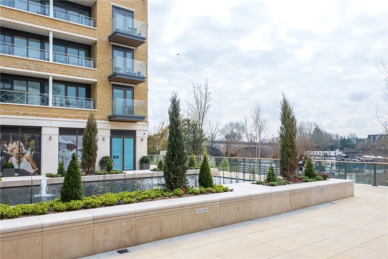 2 bedrooms apartments/flats to sale in Kew Bridge Road, Brentford-image 20