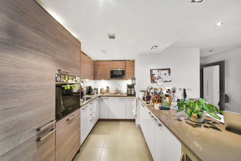 2 bedrooms apartments/flats to sale in Park Street, Fulham-image 3