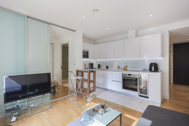 1 bedroom apartments/flats to sale in Juniper Drive, Wandsworth-image 3