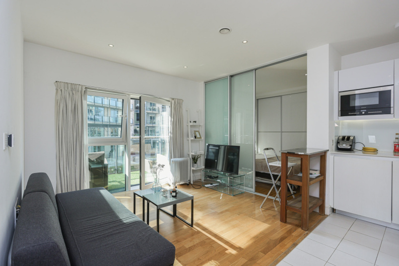 1 bedroom apartments/flats to sale in Juniper Drive, Wandsworth-image 2