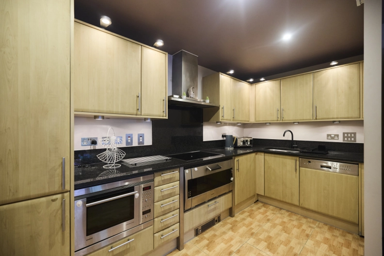 2 bedrooms apartments/flats to sale in St George Wharf, Vauxhall-image 3