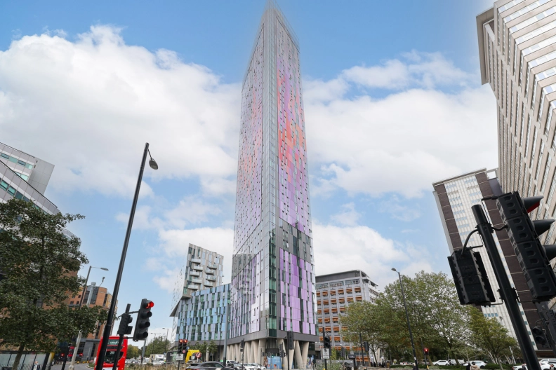 1 bedroom apartments/flats to sale in Saffron Central Square, Croydon-image 1