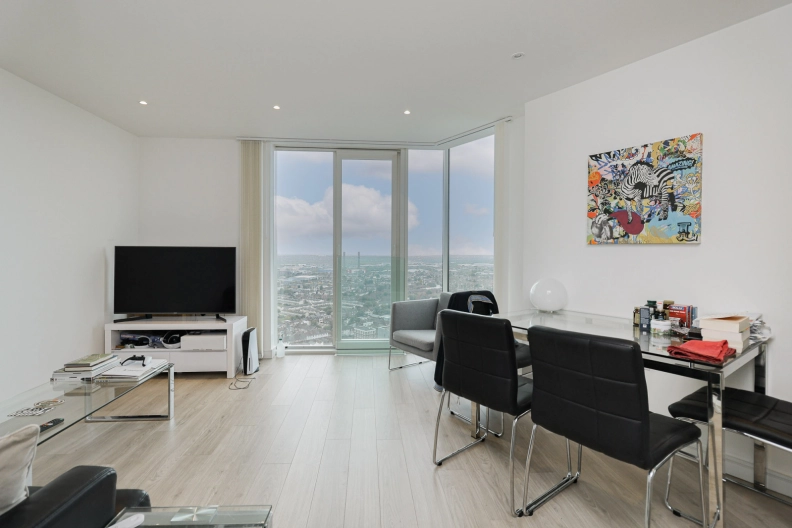 1 bedroom apartments/flats to sale in Saffron Central Square, Croydon-image 2