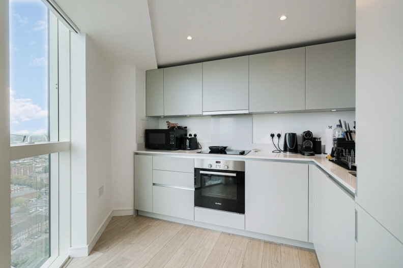 1 bedroom apartments/flats to sale in Saffron Central Square, Croydon-image 3