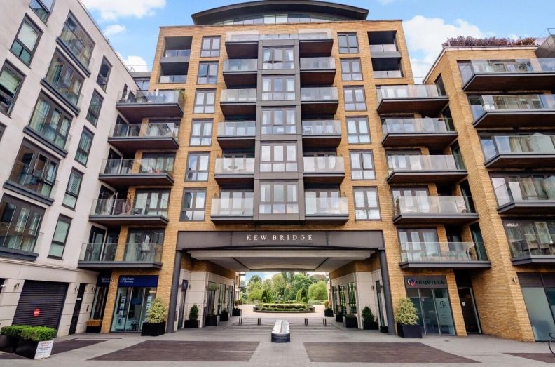 2 bedrooms apartments/flats to sale in Kew Bridge Road, Brentford-image 14