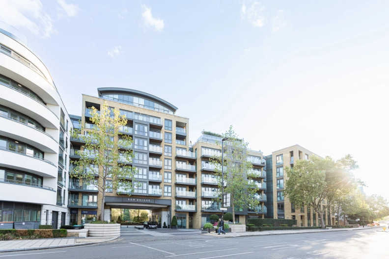 2 bedrooms apartments/flats to sale in Kew Bridge Road, Brentford-image 1